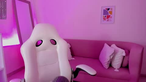 adison_reyes online show from June 3, 11:57 am