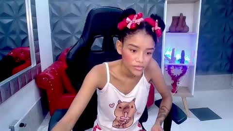 adisson_petite1 online show from February 21, 5:38 pm