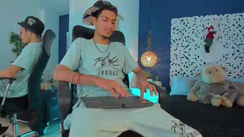 adonis_wb online show from November 19, 2:11 am