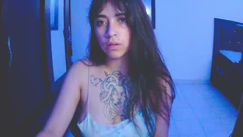 Snapshot of adri_gomez1 chatting on October 18, 8:18 am online show from October 18, 8:18 am