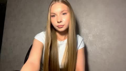 Caroline online show from April 15, 3:37 pm