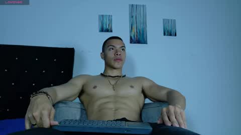 adriel_escalante online show from April 16, 2:33 am