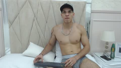 Adrien Monteiro online show from July 16, 11:24 am
