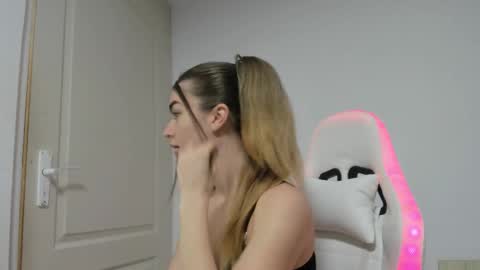 adventurina online show from December 1, 12:36 pm