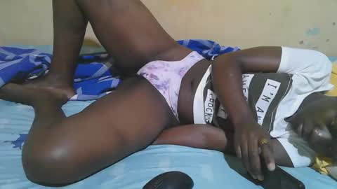 Snapshot of african_pussy2 chatting on October 23, 8:49 am african_pussy2 online show from October 23, 8:49 am