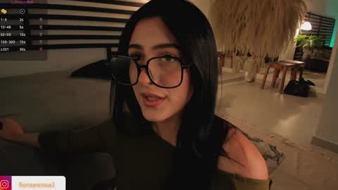 Snapshot of afrodita__25 chatting on February 4, 1:02 am Emma online show from February 4, 1:02 am