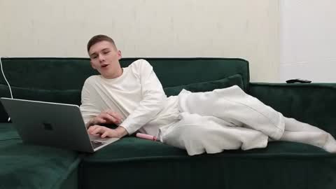 Mark online show from April 4, 9:33 pm