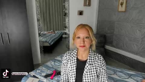 Agatadelphine online show from February 16, 1:31 pm