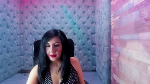 agatha_leon_ online show from March 26, 7:52 pm