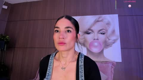    online show from April 12, 11:20 pm