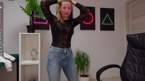 Agelina Lilly Laura online show from February 26, 10:16 am