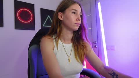 Agelina Lilly Laura online show from October 9, 9:20 pm