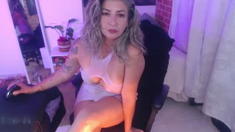 Lily online show from June 14, 2:24 am