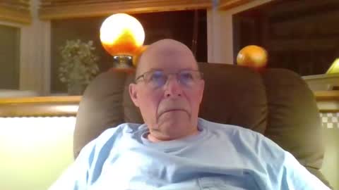 aguynrkfrd online show from April 25, 9:33 am