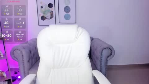 AIDA ADAMS online show from September 18, 8:35 pm