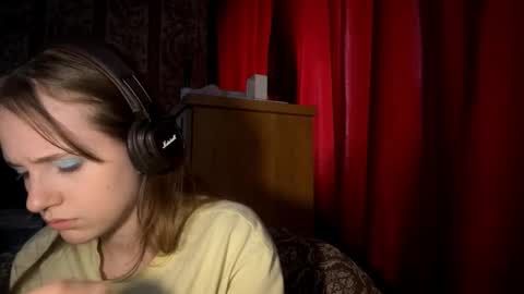 Snapshot of aileenamara chatting on October 22, 11:12 am Kira online show from October 22, 11:12 am