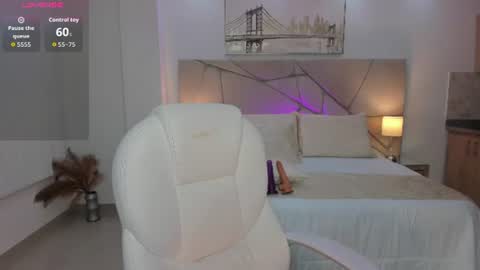 aili_queens online show from August 6, 11:52 am