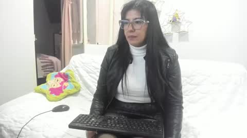 Katie   online show from February 16, 4:05 pm