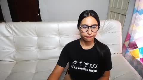 aisha_stacey0410 online show from March 30, 8:42 pm