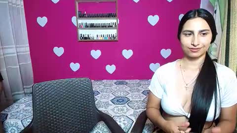 aisha_stacey0410 online show from February 24, 7:17 pm