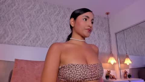Snapshot of aishapeyton chatting on March 6, 9:53 pm Aisha online show from March 6, 9:53 pm