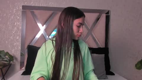 Snapshot of aitana_baker_ chatting on February 8, 12:28 pm little aitana  online show from February 8, 12:28 pm