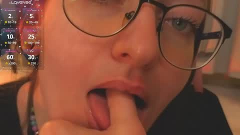 akaheby online show from April 19, 6:10 pm