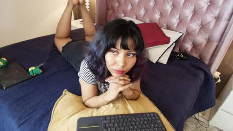 A K A N E  U W U online show from February 19, 4:11 pm