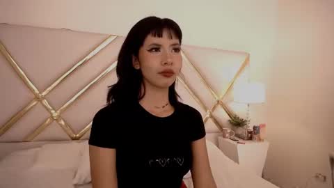 A K A N E  U W U online show from August 9, 5:46 am