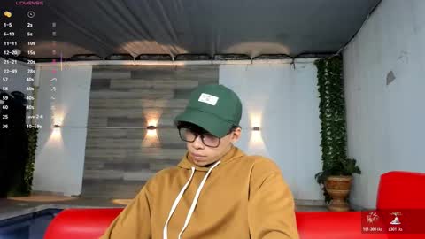 akazaboy online show from December 14, 4:52 am