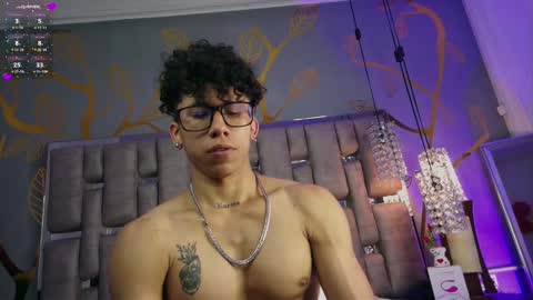 Snapshot of akazaboy chatting on February 21, 5:35 am akazaboy online show from February 21, 5:35 am