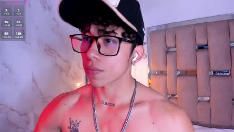akazaboy online show from May 7, 5:47 am
