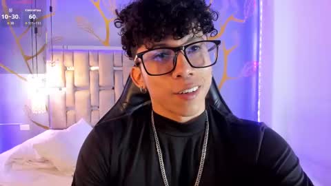 Snapshot of akazaboy chatting on September 17, 9:29 pm akazaboy online show from September 17, 9:29 pm