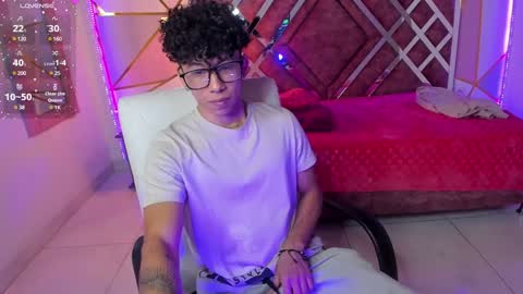 Snapshot of akazaboy chatting on February 1, 4:14 am akazaboy online show from February 1, 4:14 am