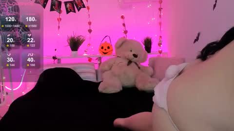 Snapshot of akiraasai chatting on October 18, 10:14 pm Akira please help me get my first 50 thumps up online show from October 18, 10:14 pm