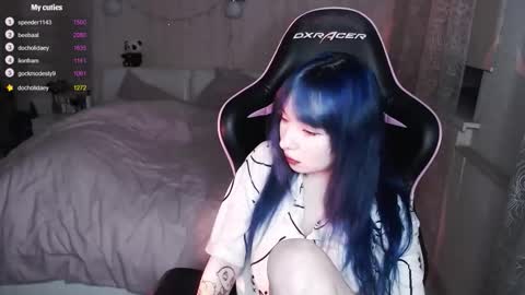 akirahartyx online show from November 13, 4:20 pm