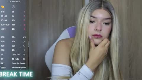 Snapshot of alahia_demon chatting on January 23, 3:37 am alahia online show from January 23, 3:37 am
