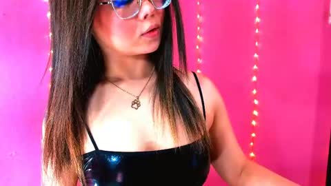  Alaiia  online show from April 25, 7:44 pm