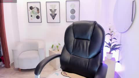 alana  online show from April 16, 8:42 pm