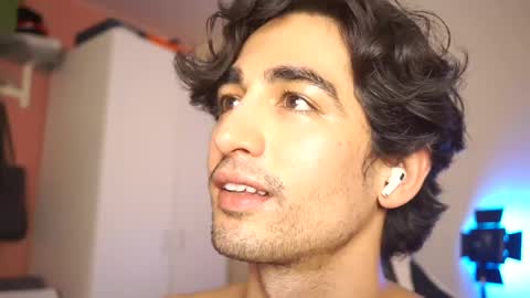 idenavarre online show from February 21, 12:05 am