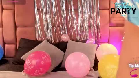 alannajonnes online show from November 14, 9:27 pm