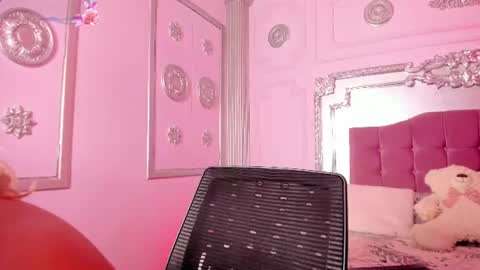 alannamilan online show from July 22, 8:00 pm