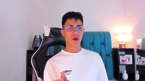 alannaughty_ online show from February 1, 5:18 am