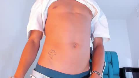 alannaughty_ online show from February 18, 10:58 pm