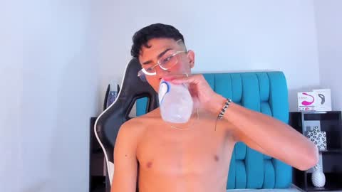 alannaughty_ online show from January 26, 9:07 pm