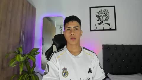 alannaughty_ online show from December 3, 1:15 am