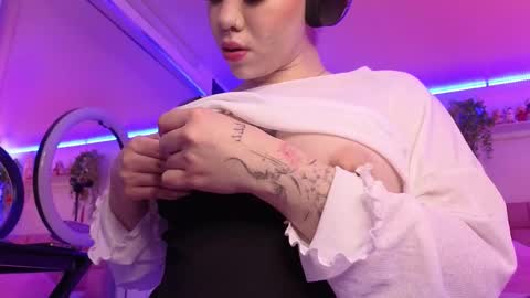 albaandthayron online show from November 4, 12:17 pm