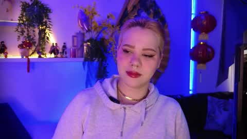 albaandthayron online show from October 11, 12:54 pm