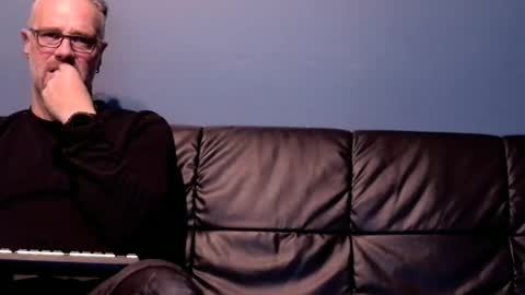 Alex online show from December 3, 10:32 pm