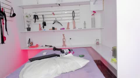 Alejandra online show from October 3, 4:59 pm